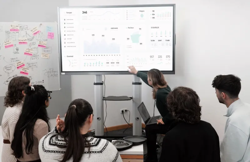 Expensive Dashboards, Empty Insights: Closing the Analytics Knowledge Gap in the Enterprise